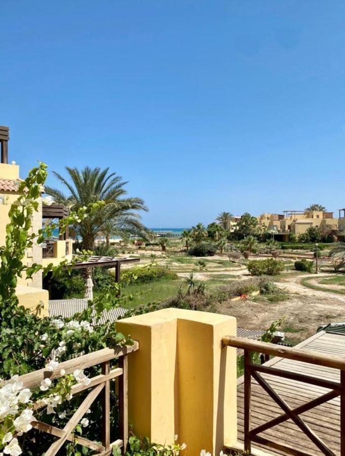 A Sea View Spacious Cheering 5 Bedroom Villa Ain Sokhna "Ain Bay" فيلا كاملة للإيجار قرية العين باي Ain Sukhna Exteriör bild